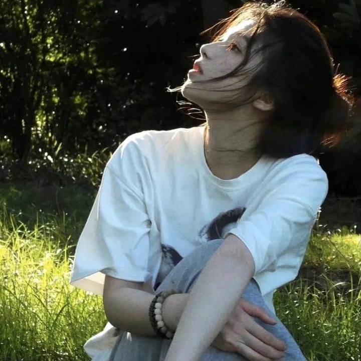 我们恋爱吧第一季封面